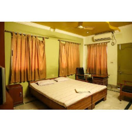 Roxy Inn,Cuttack Zewnętrze zdjęcie